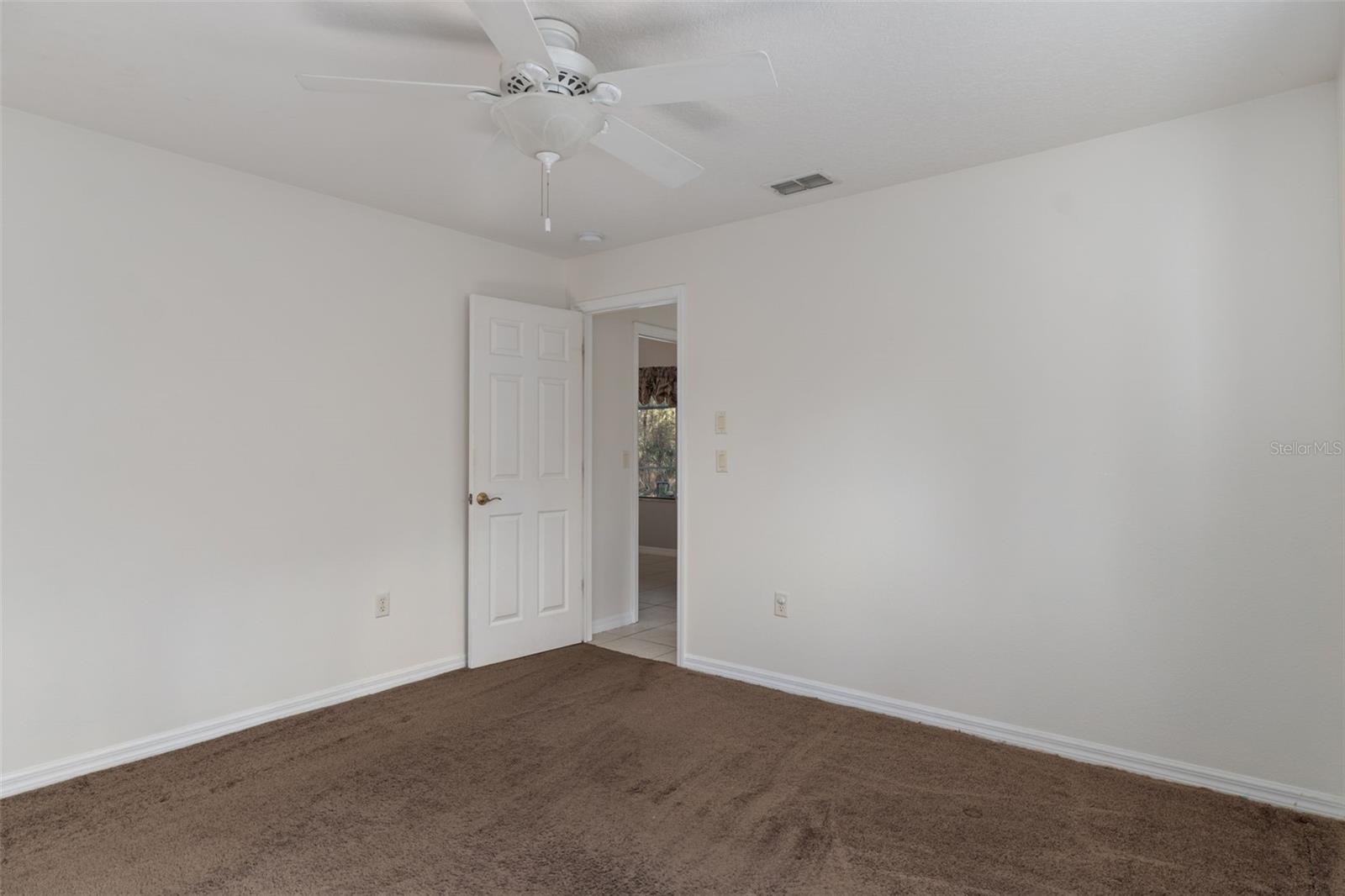 Image 37 of 49 For 19 Foxglove Court