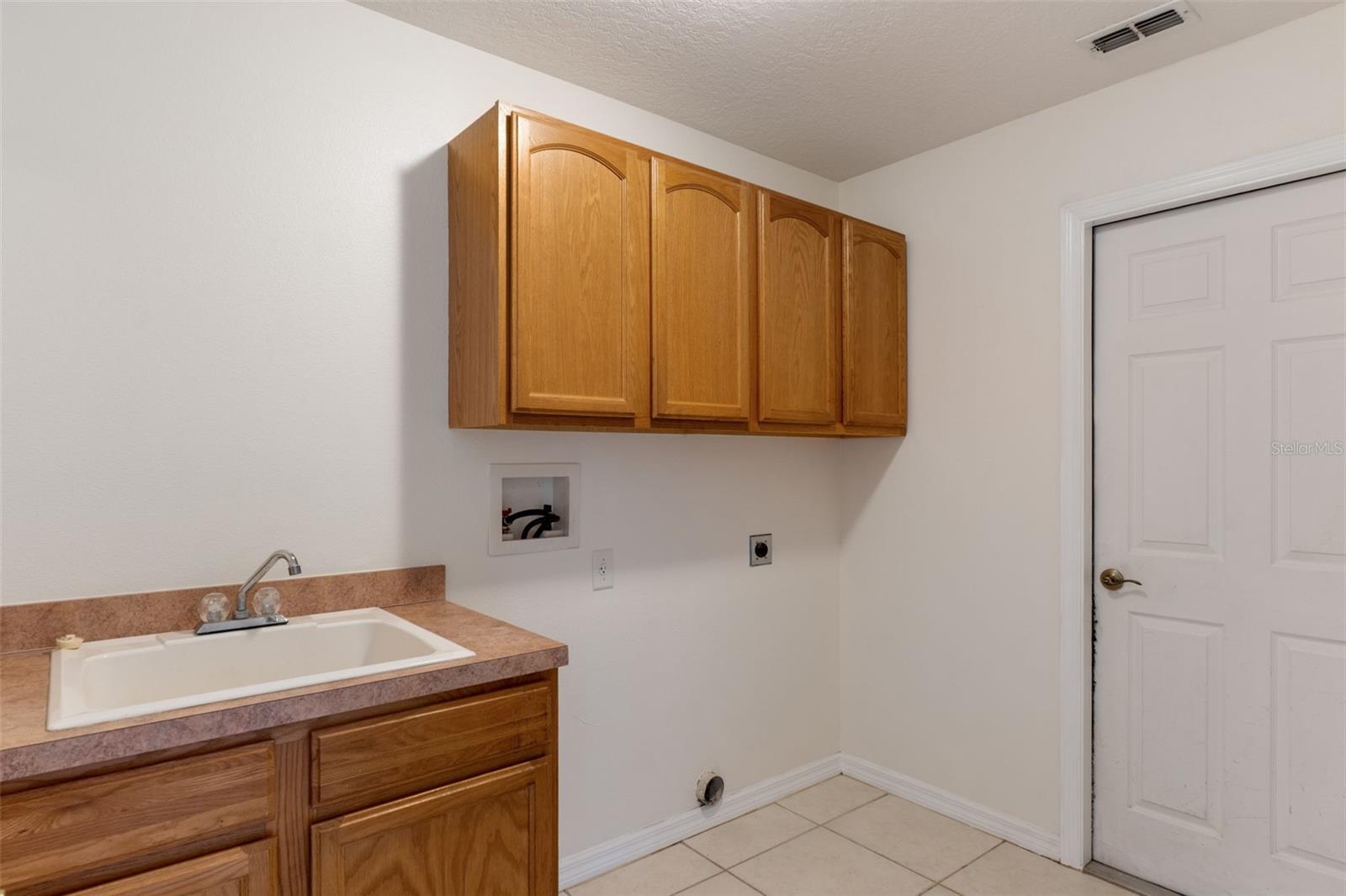 Image 38 of 49 For 19 Foxglove Court