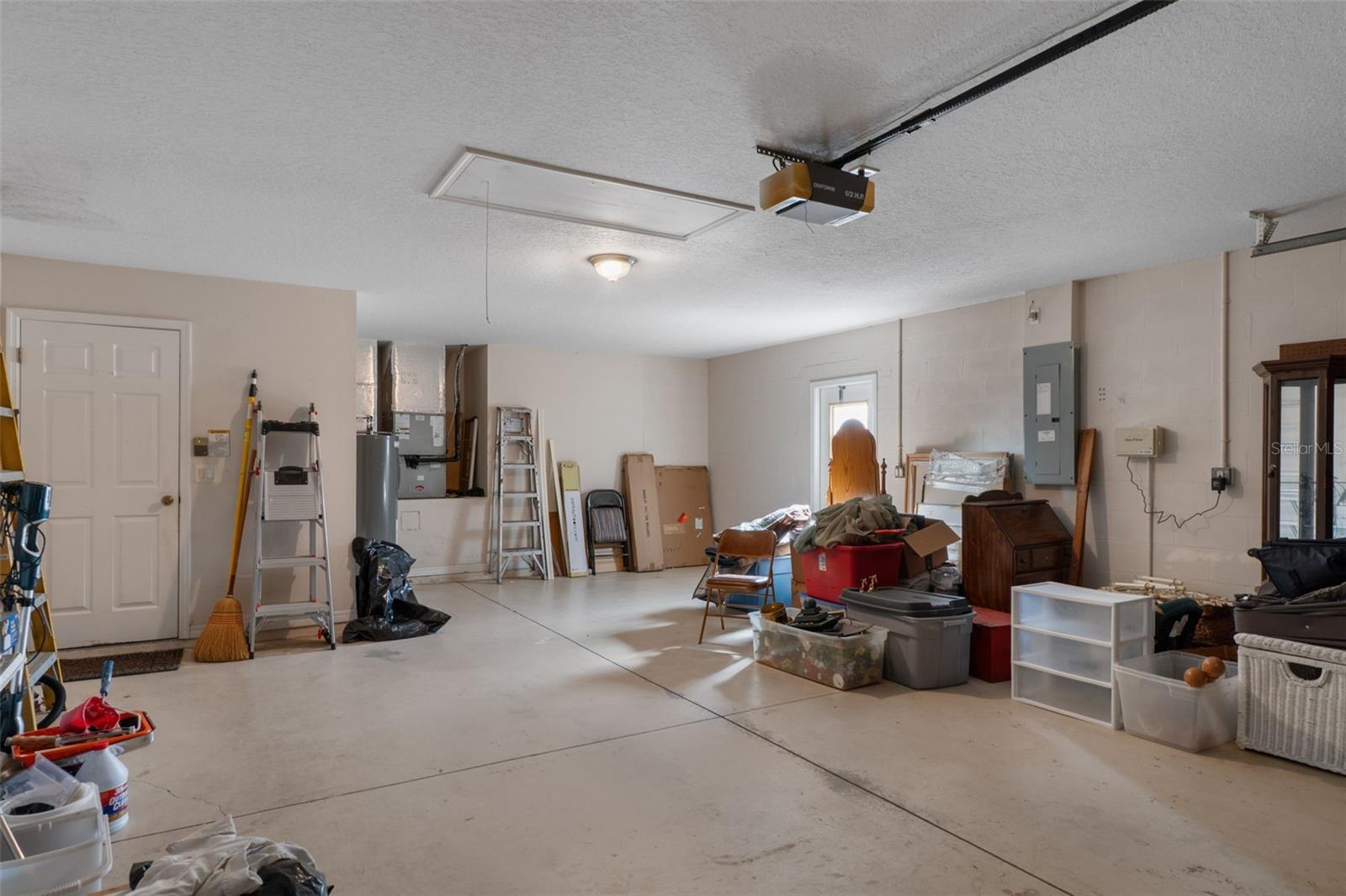 Image 40 of 49 For 19 Foxglove Court