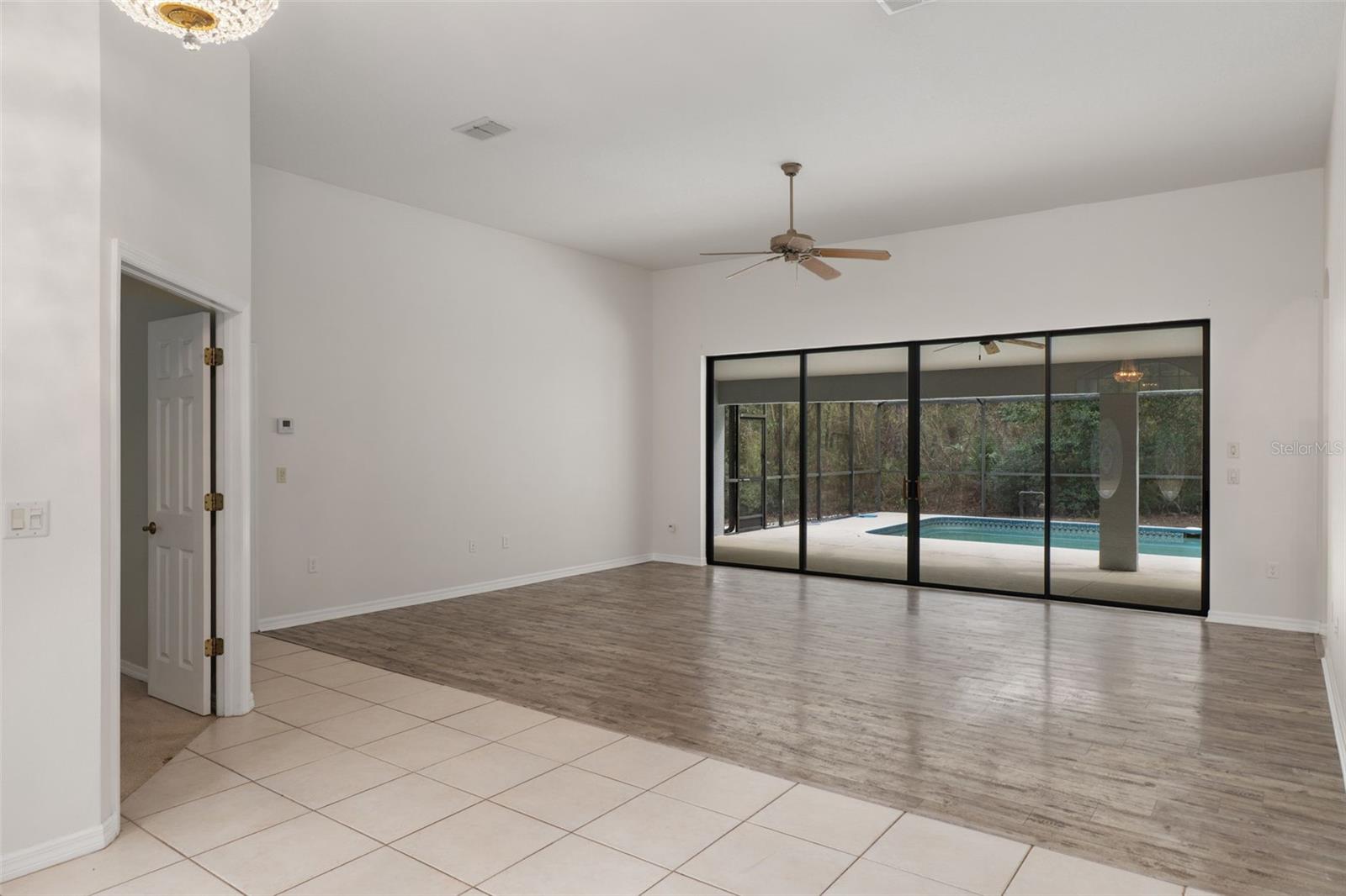 Image 7 of 49 For 19 Foxglove Court