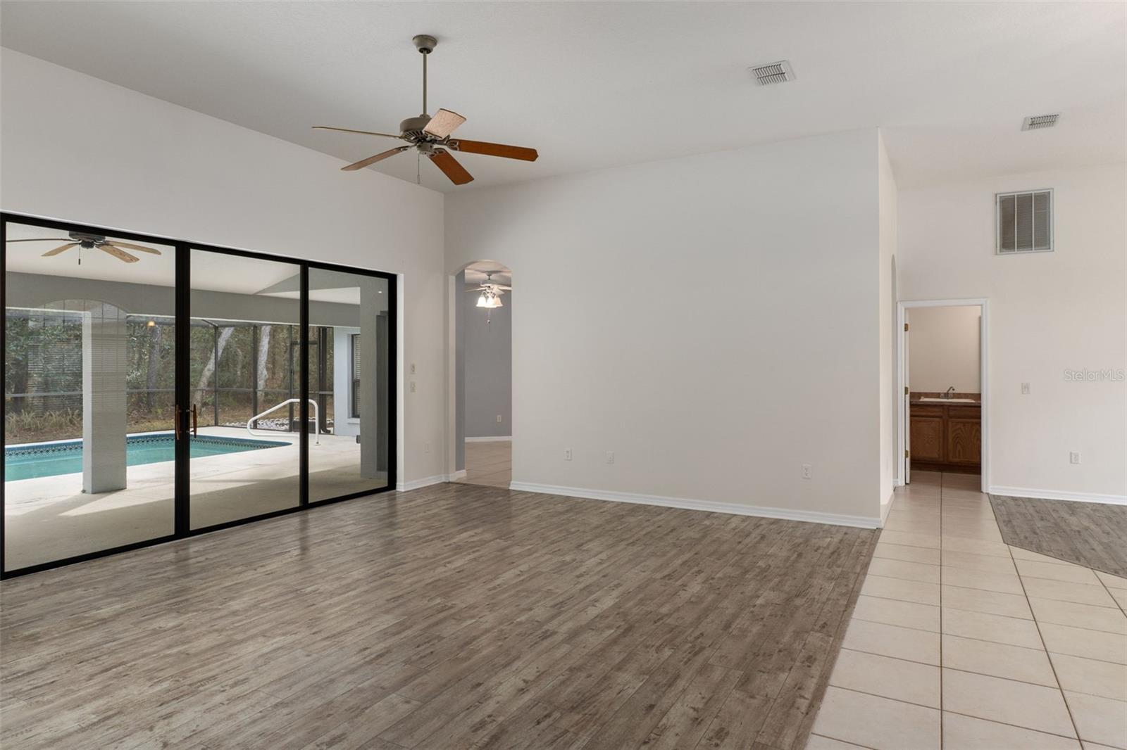 Image 8 of 49 For 19 Foxglove Court