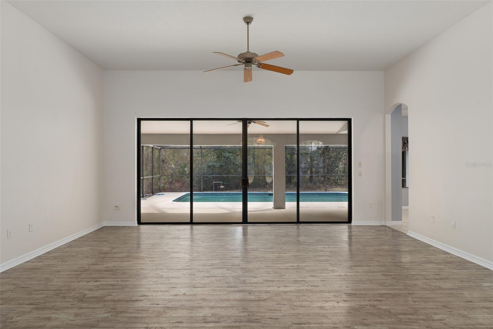 Image 9 of 49 For 19 Foxglove Court