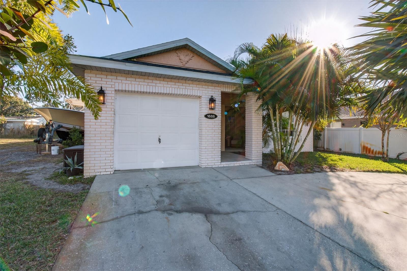 Image 20 of 25 For 1688 Taylor Lake Circle