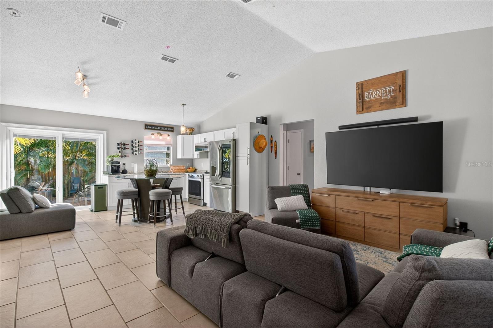 Image 4 of 25 For 1688 Taylor Lake Circle