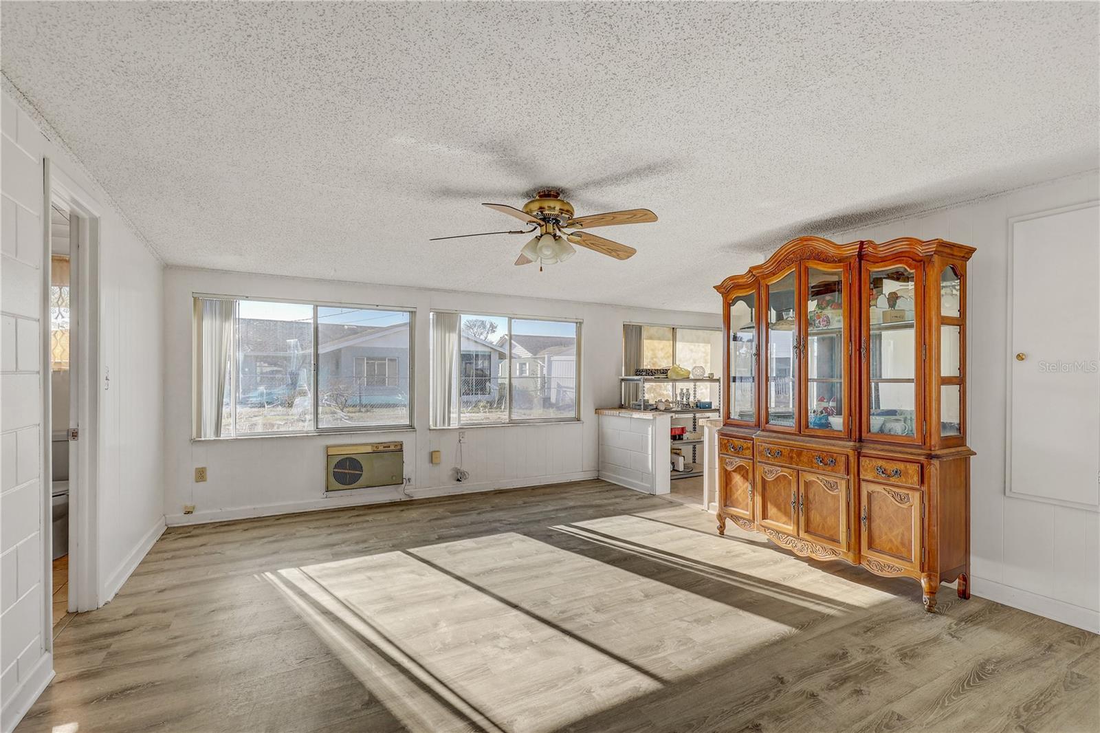 Image 10 of 42 For 708 Tam O Shanter Avenue