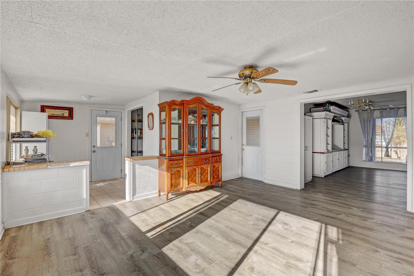 Image 11 of 42 For 708 Tam O Shanter Avenue