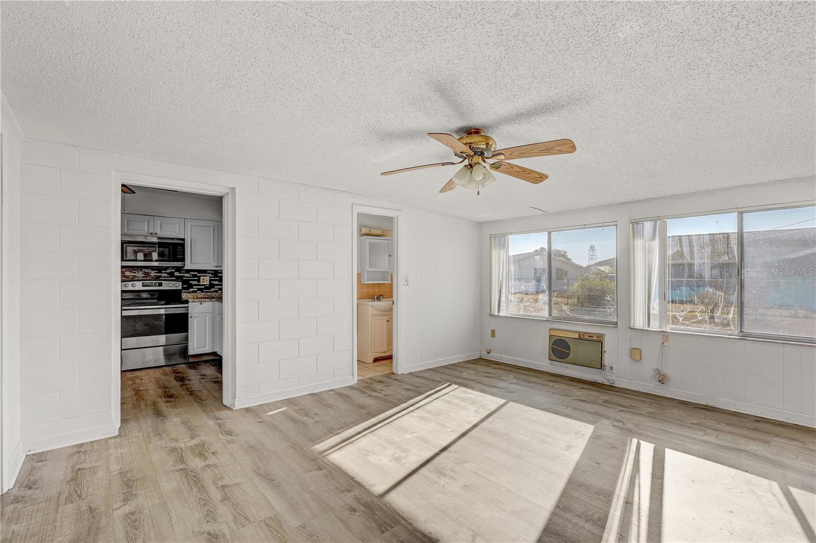 Image 12 of 42 For 708 Tam O Shanter Avenue