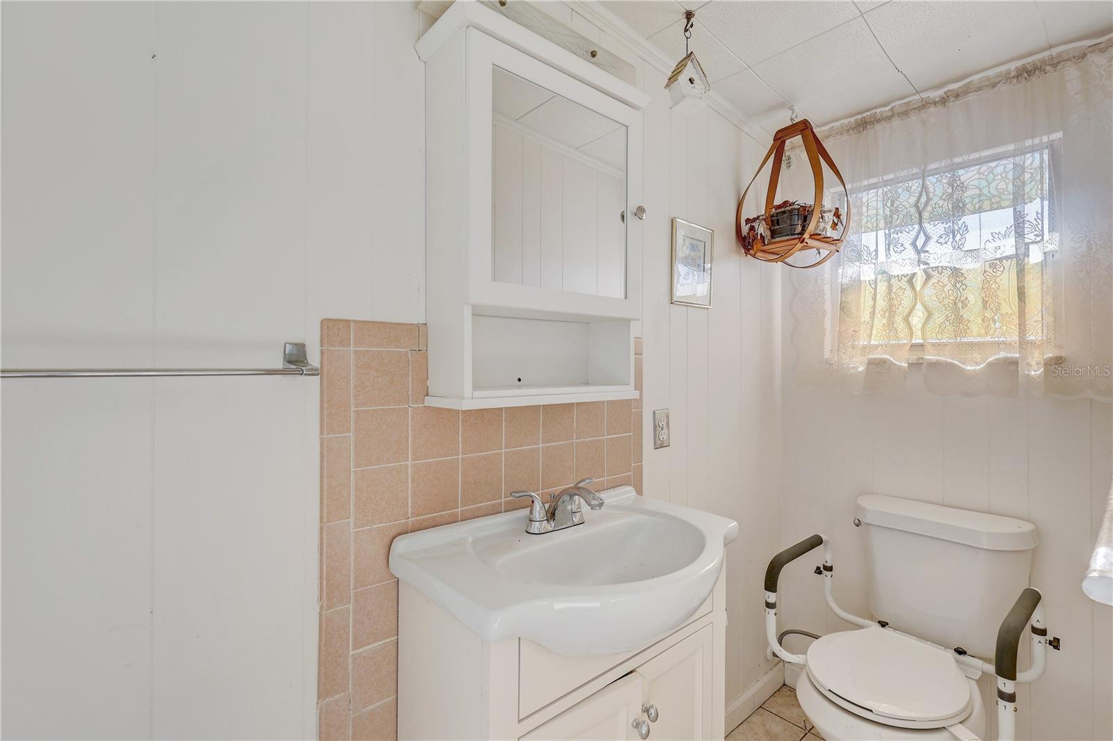 Image 13 of 42 For 708 Tam O Shanter Avenue