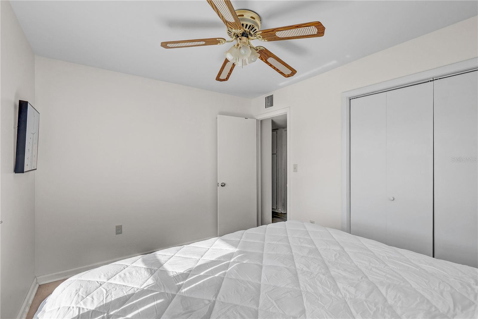 Image 18 of 42 For 708 Tam O Shanter Avenue