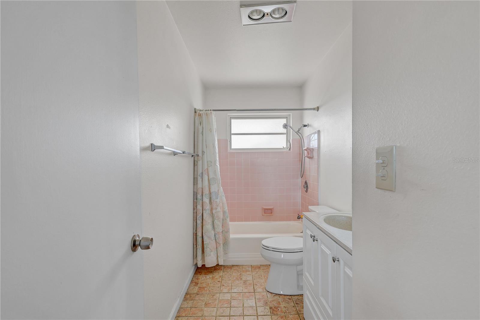 Image 19 of 42 For 708 Tam O Shanter Avenue