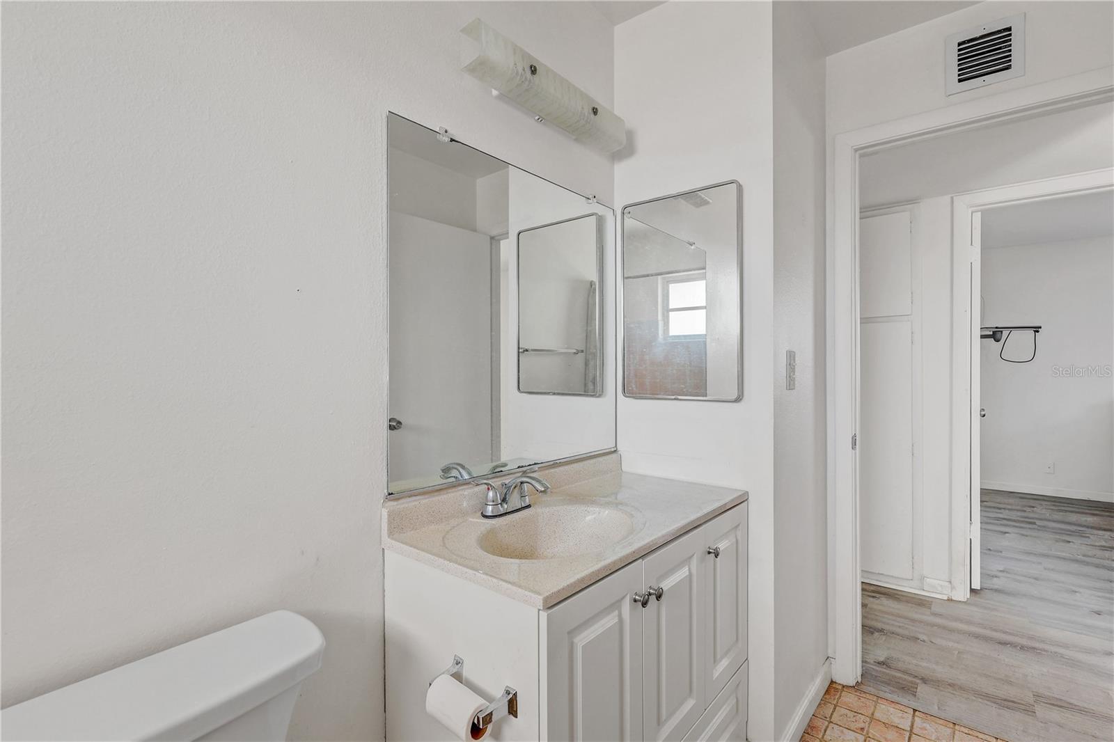 Image 20 of 42 For 708 Tam O Shanter Avenue