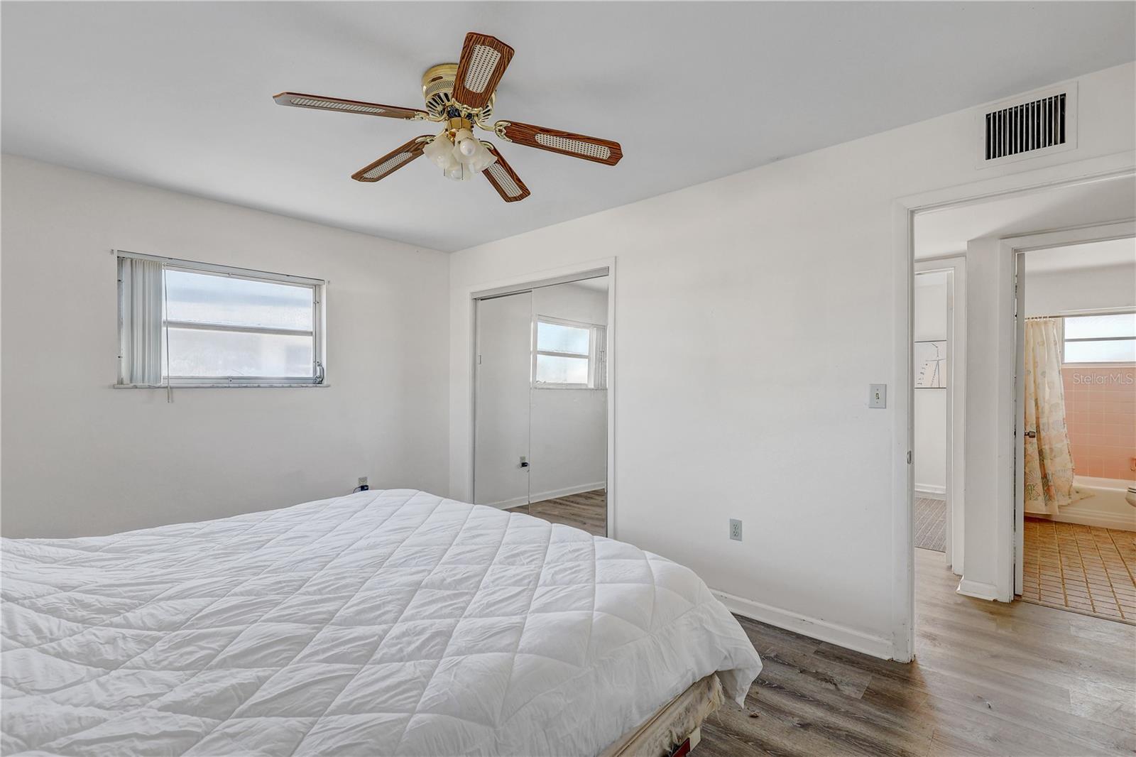 Image 22 of 42 For 708 Tam O Shanter Avenue