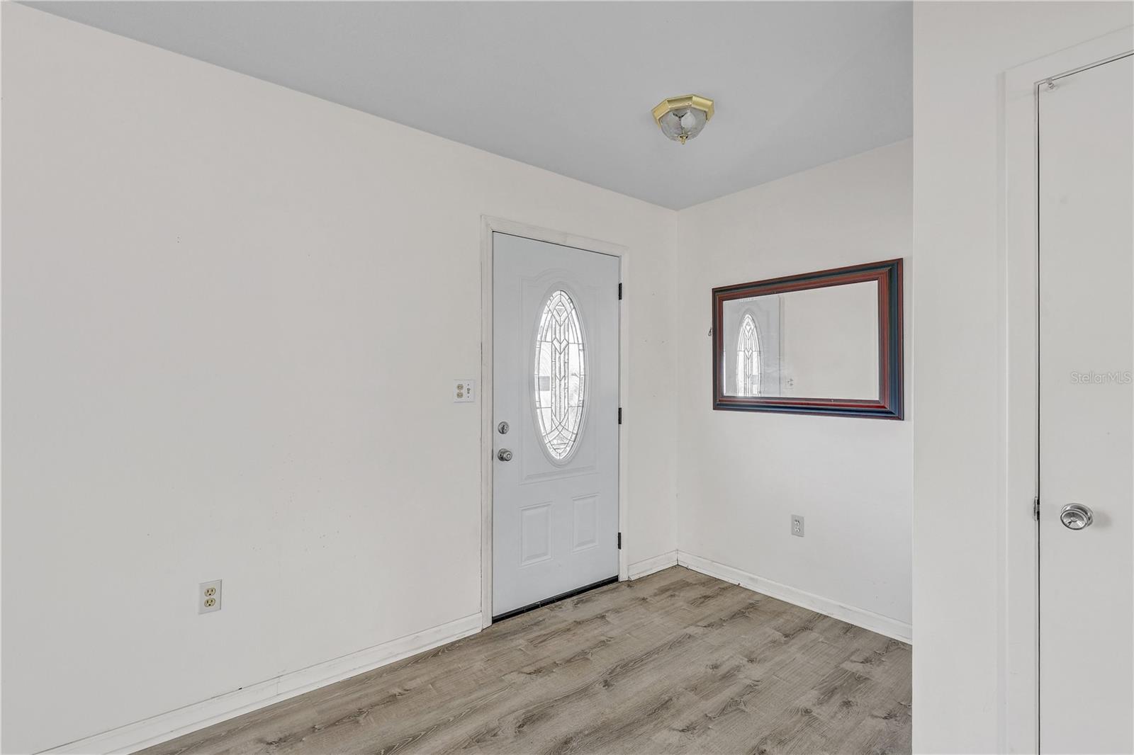 Image 3 of 42 For 708 Tam O Shanter Avenue