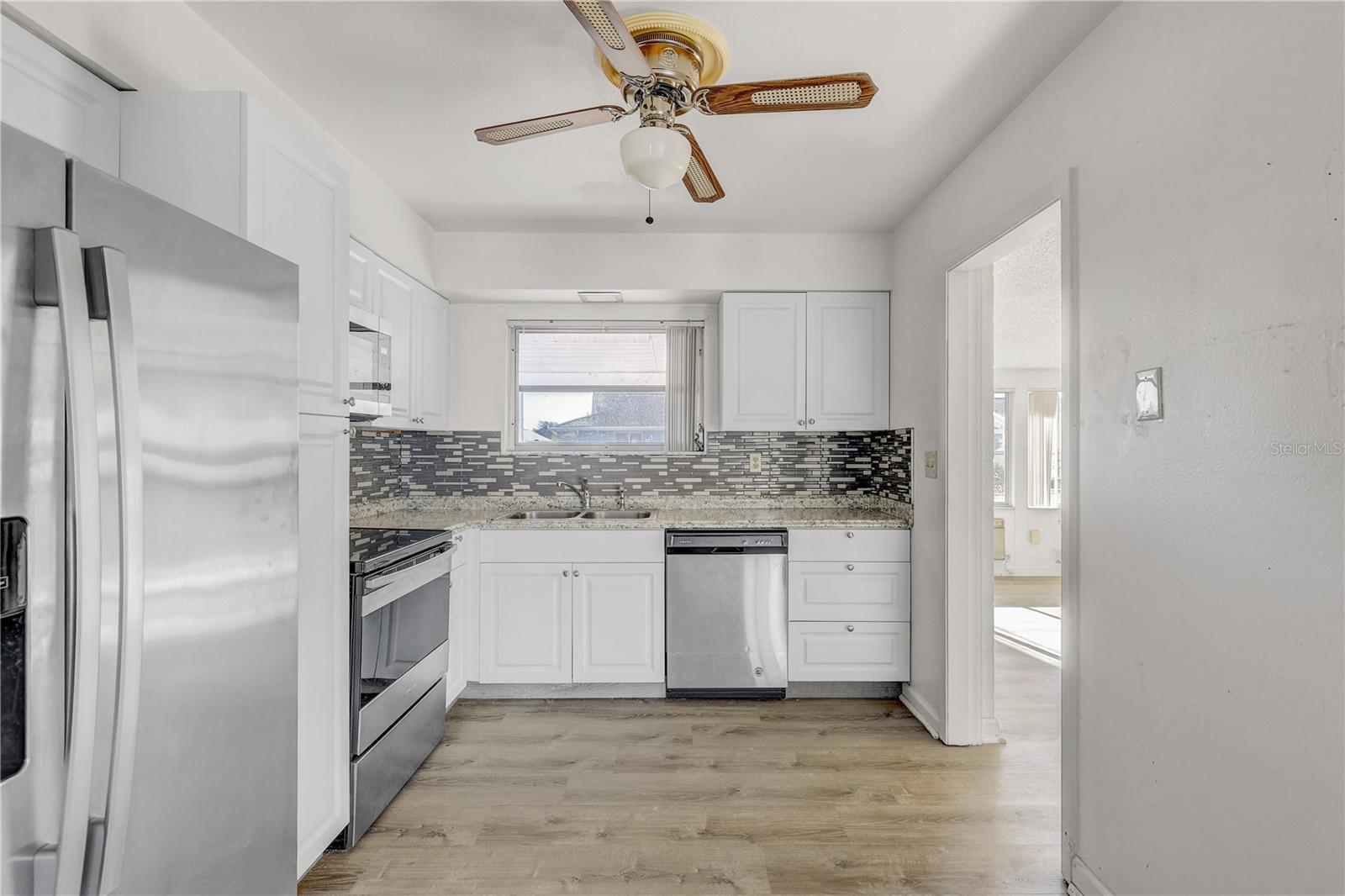 Image 7 of 42 For 708 Tam O Shanter Avenue