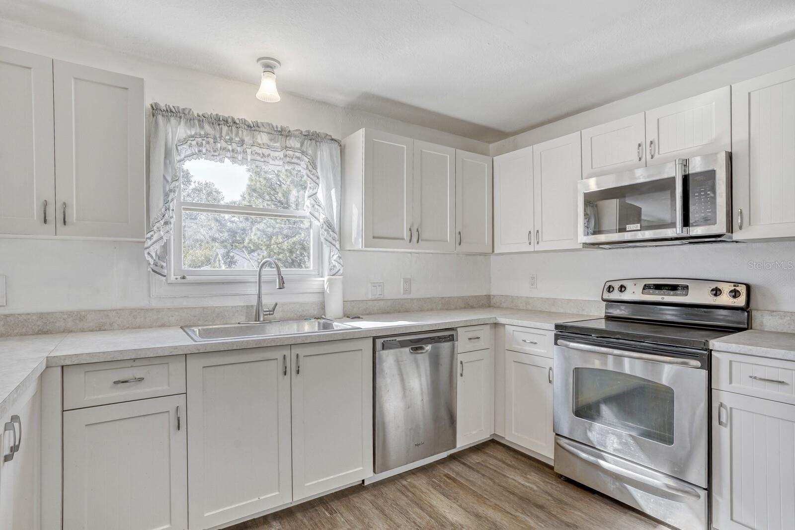 Image 10 of 35 For 1605 10th Avenue W