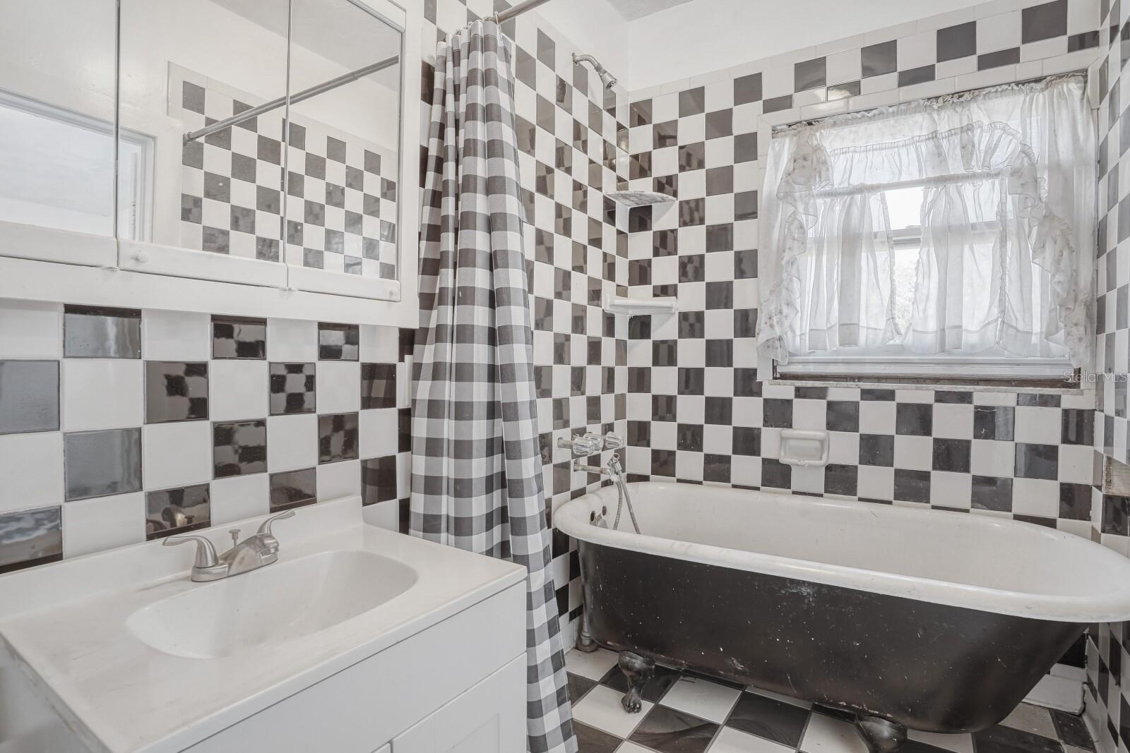 Image 26 of 35 For 1605 10th Avenue W