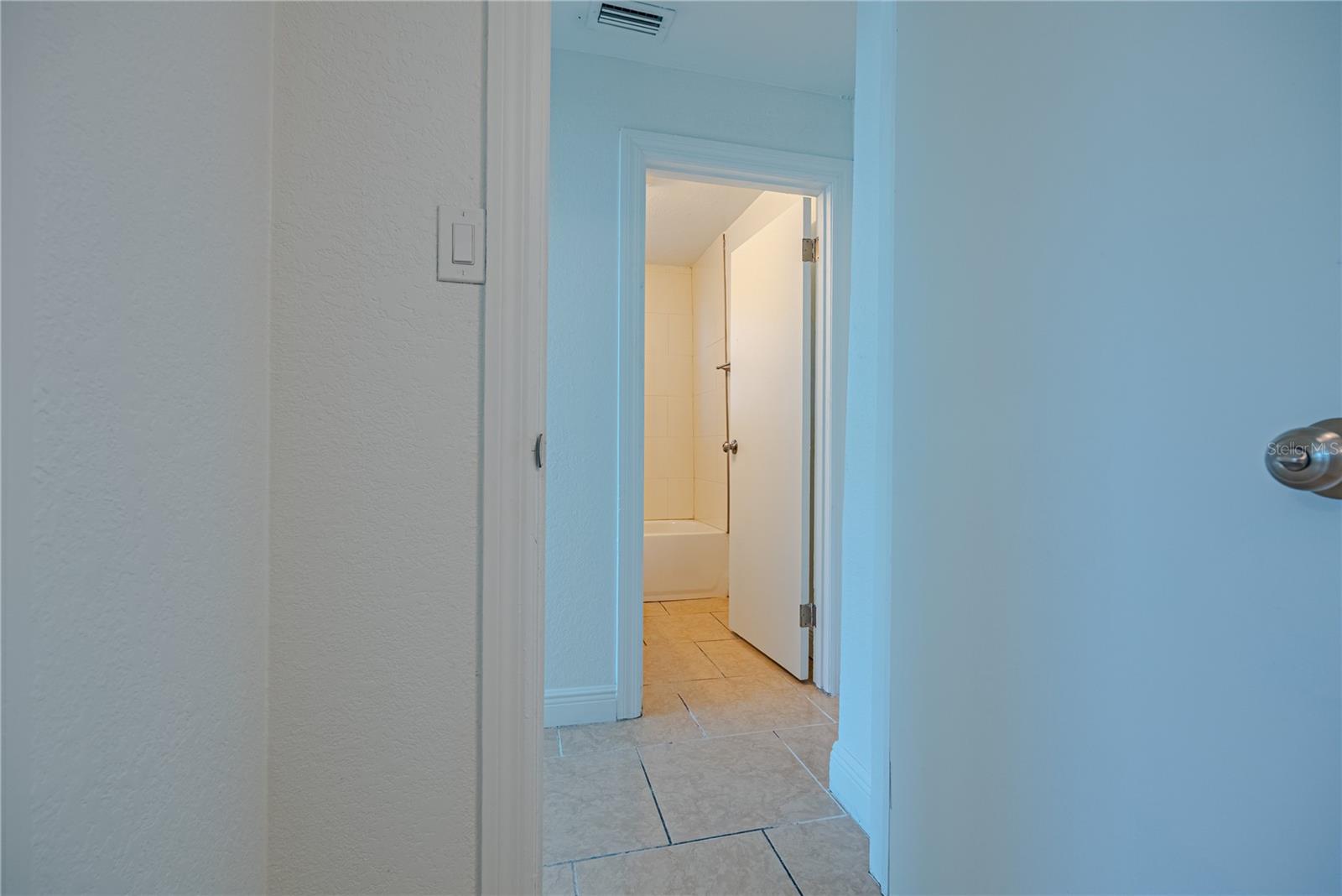 Image 14 of 31 For 4630 Courtland Street