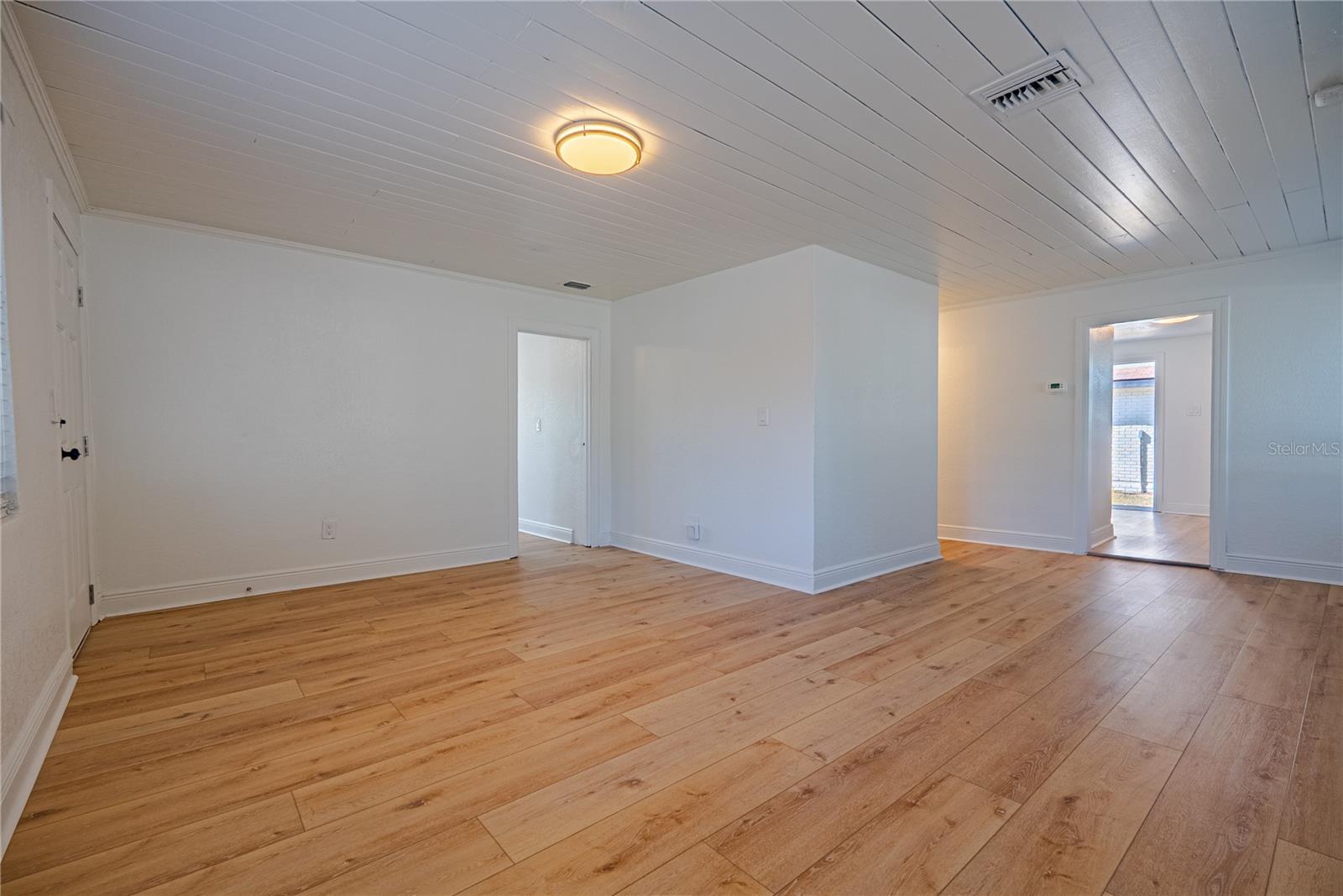 Image 4 of 31 For 4630 Courtland Street