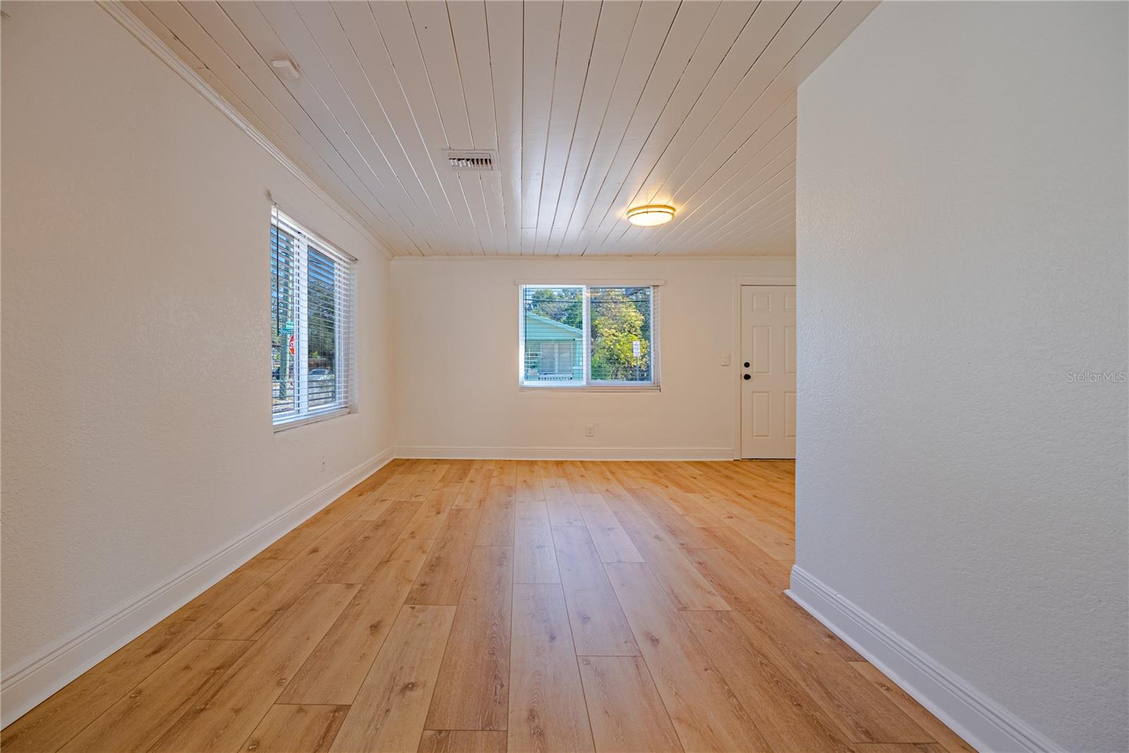 Image 8 of 31 For 4630 Courtland Street