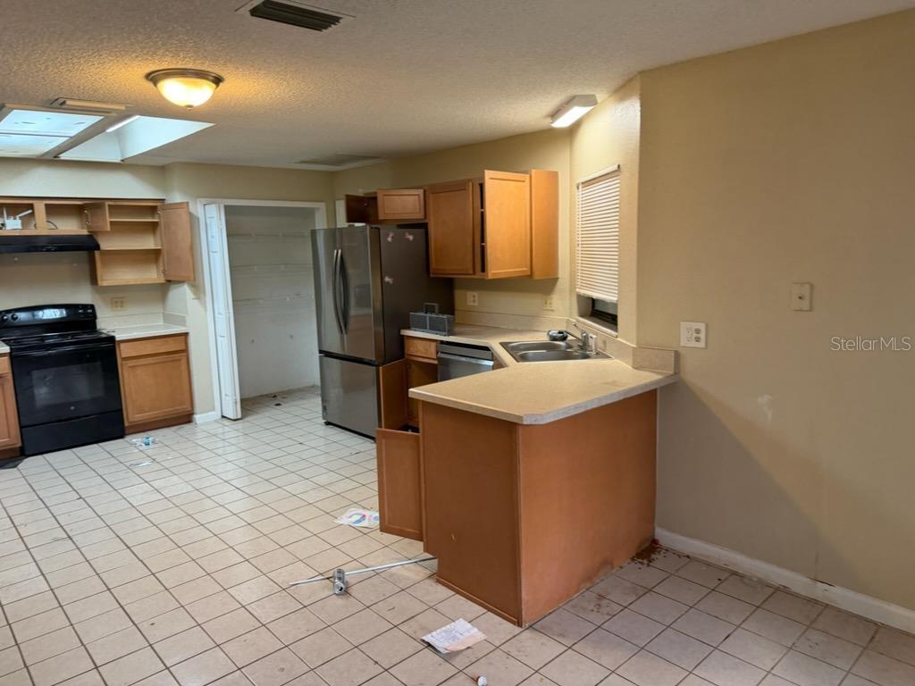 Image 3 of 31 For 1760 Harbor Oaks Place