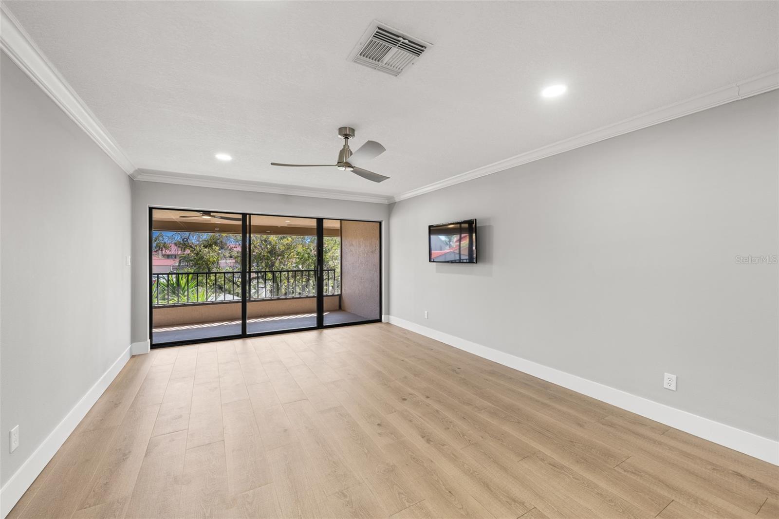 Image 21 of 49 For 4720 Brittany Drive S 139