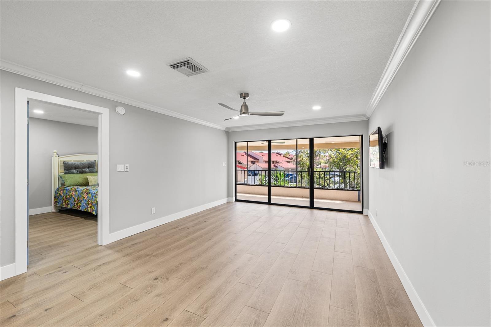 Image 22 of 49 For 4720 Brittany Drive S 139