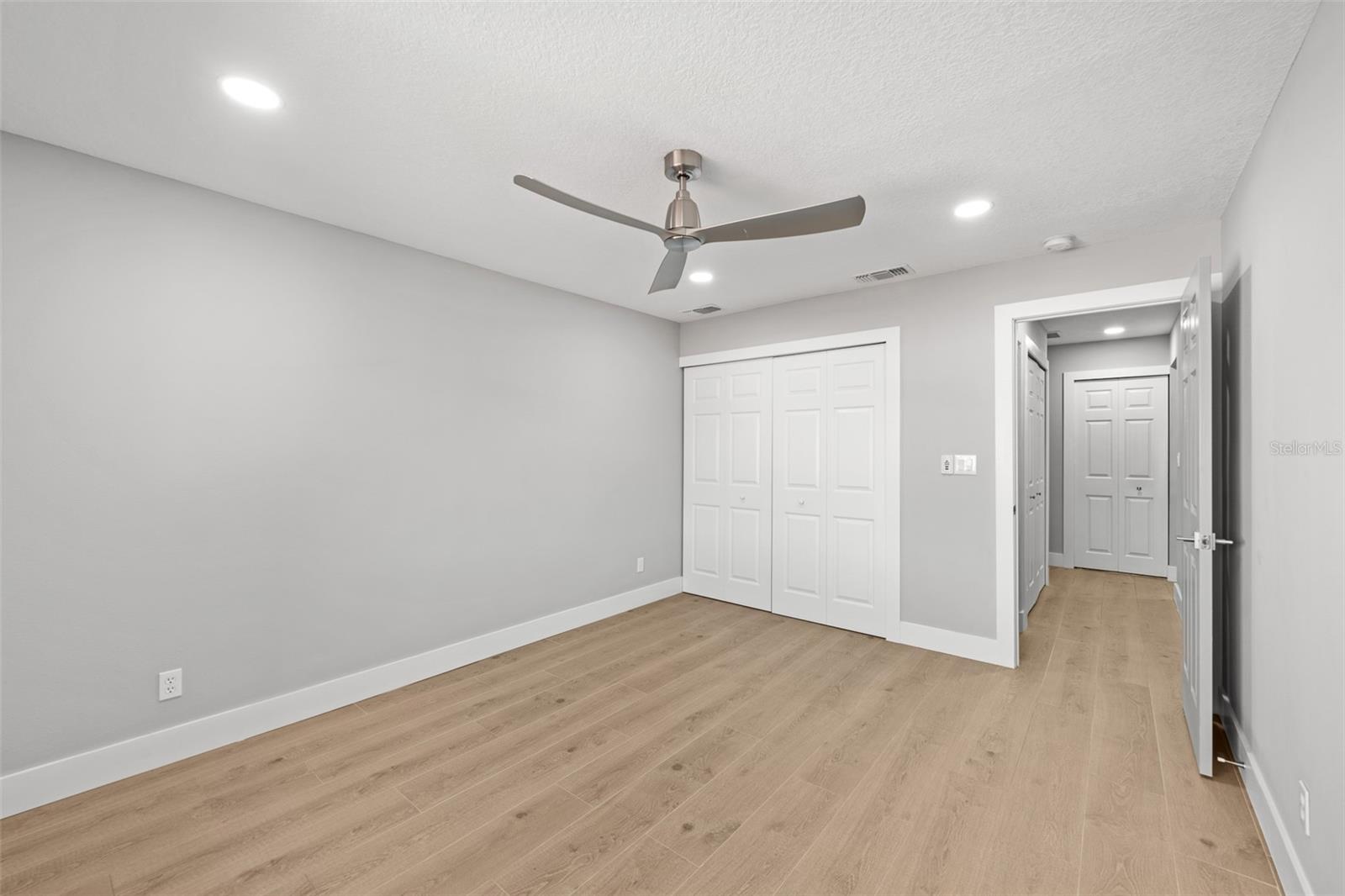 Image 31 of 49 For 4720 Brittany Drive S 139