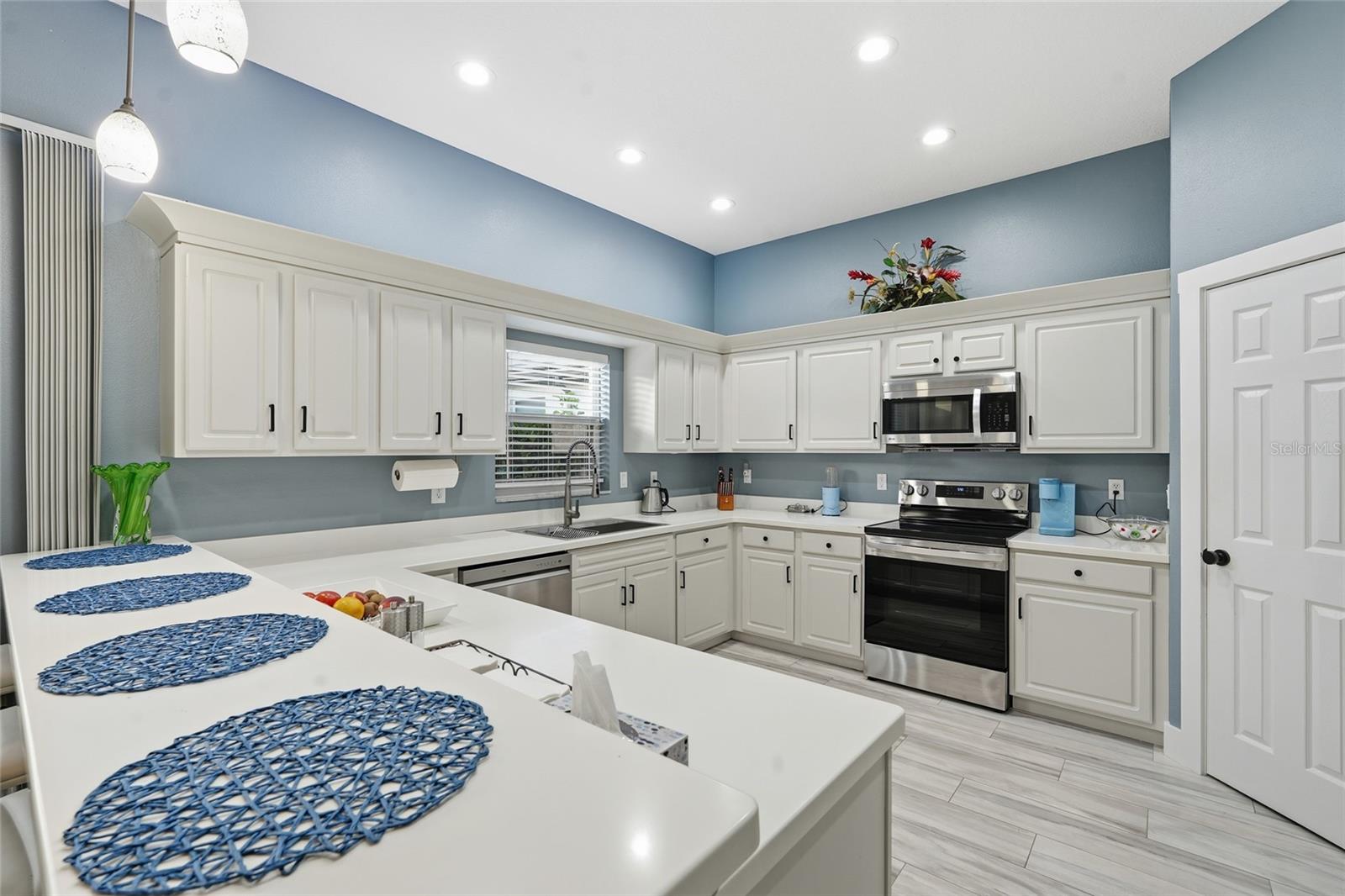 Image 20 of 56 For 7212 Spur Court