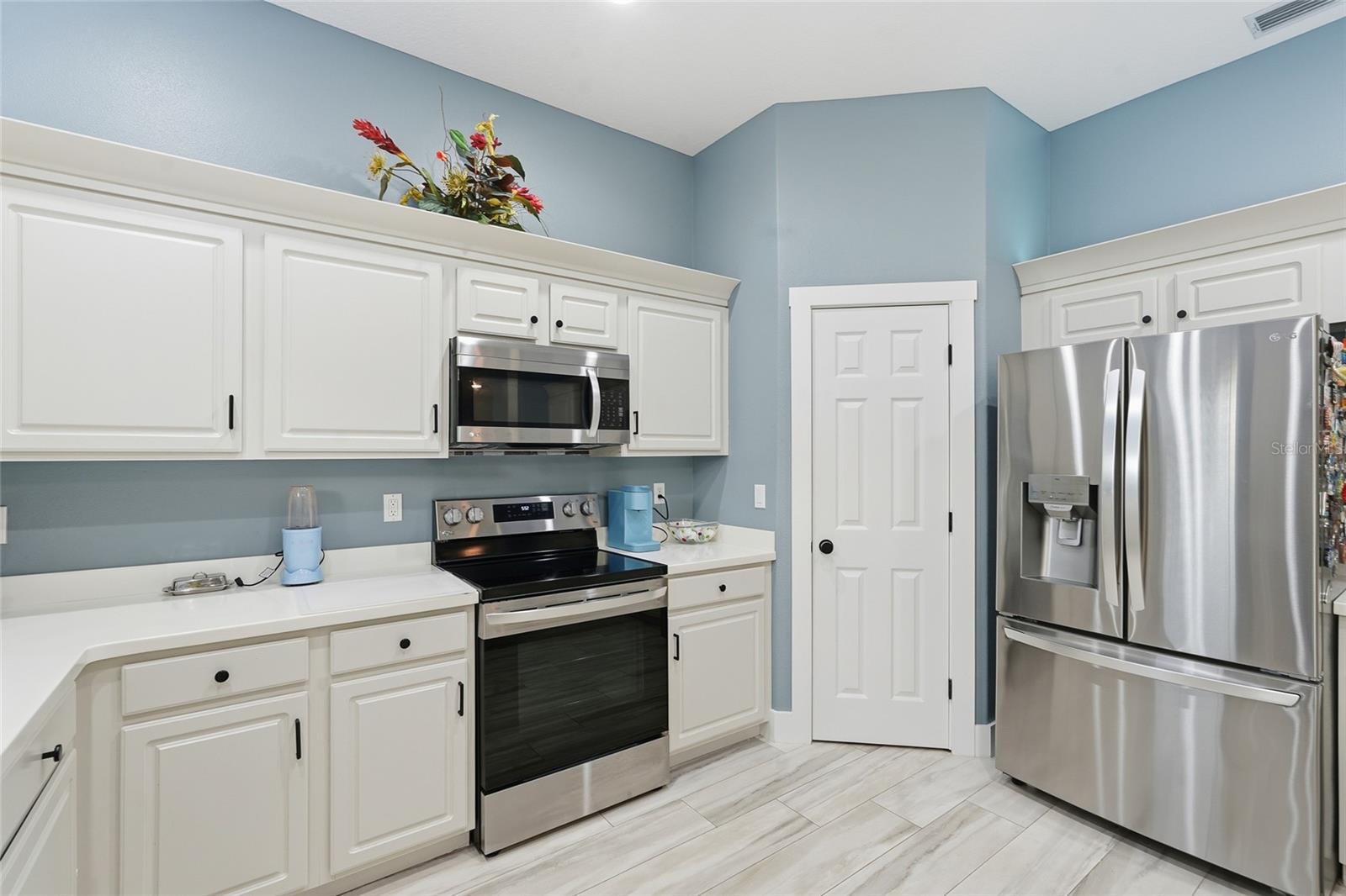 Image 23 of 56 For 7212 Spur Court