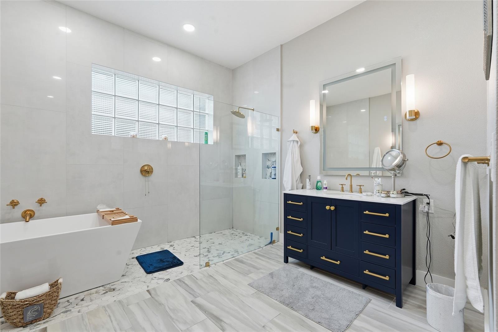 Image 31 of 56 For 7212 Spur Court