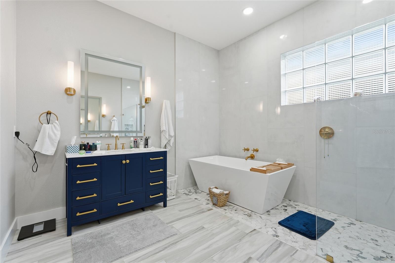 Image 32 of 56 For 7212 Spur Court