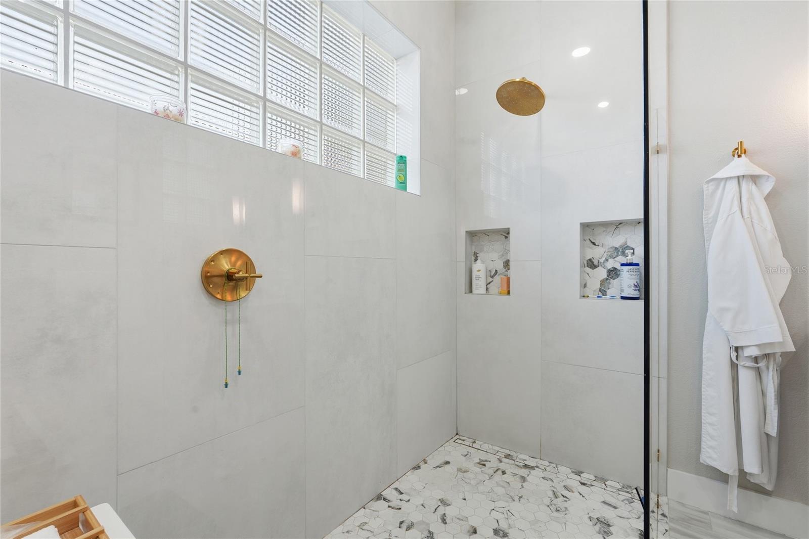 Image 33 of 56 For 7212 Spur Court