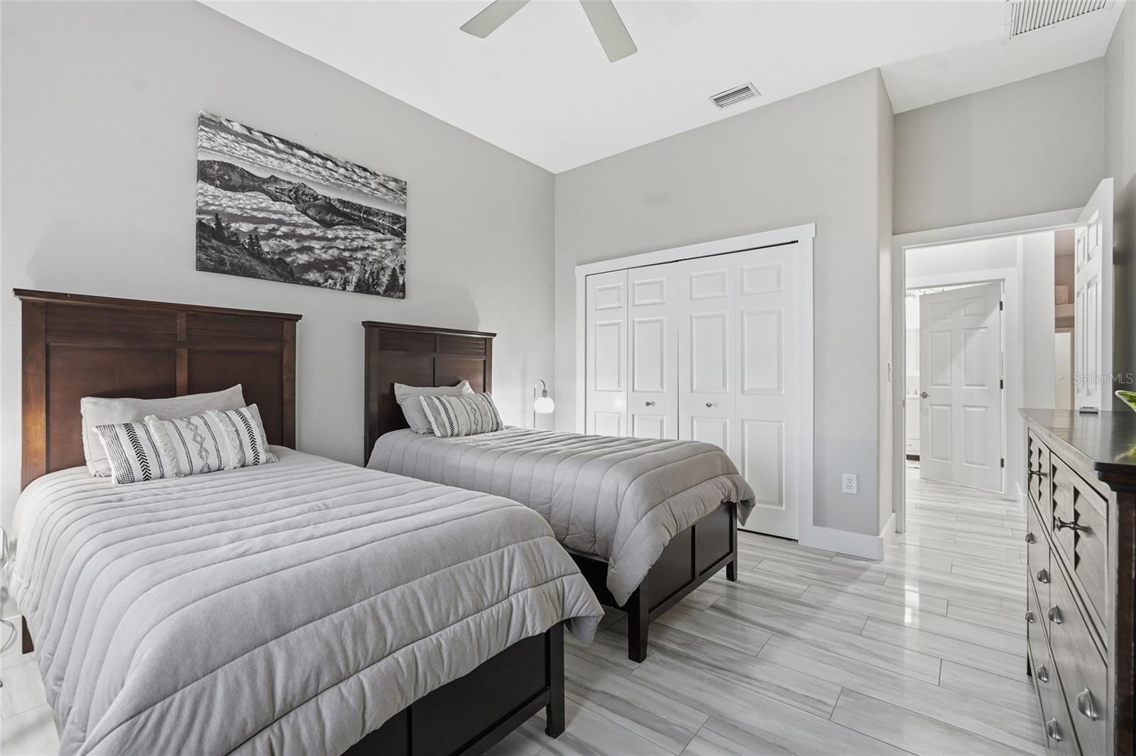 Image 41 of 56 For 7212 Spur Court