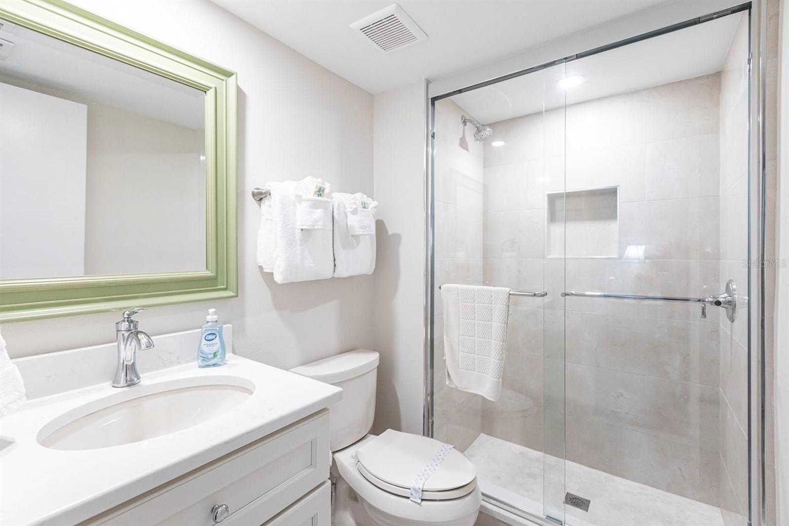 Image 13 of 21 For 6023 Peppertree Way 235