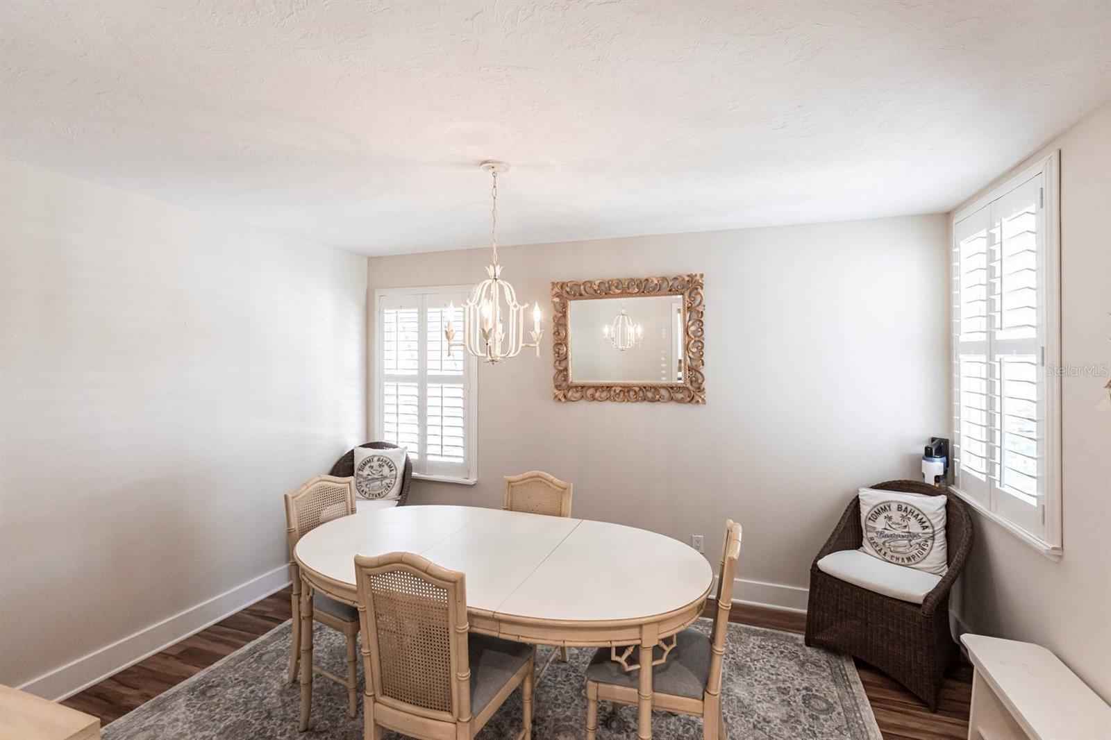 Image 17 of 21 For 6023 Peppertree Way 235