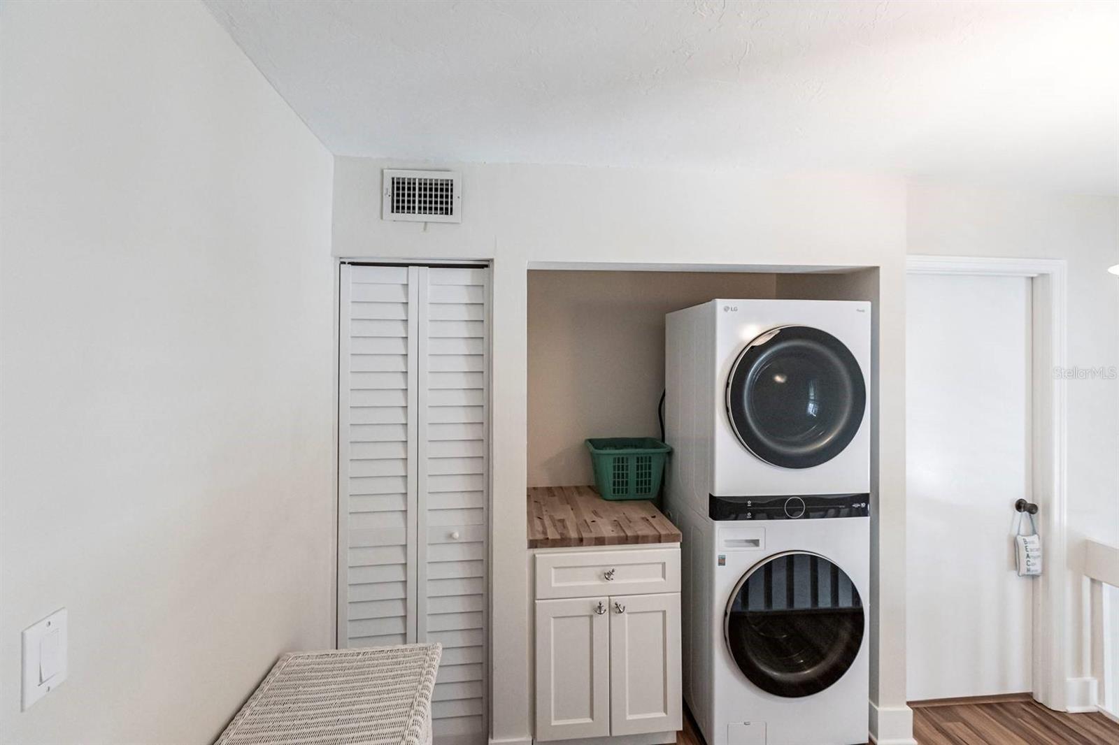 Image 5 of 21 For 6023 Peppertree Way 235