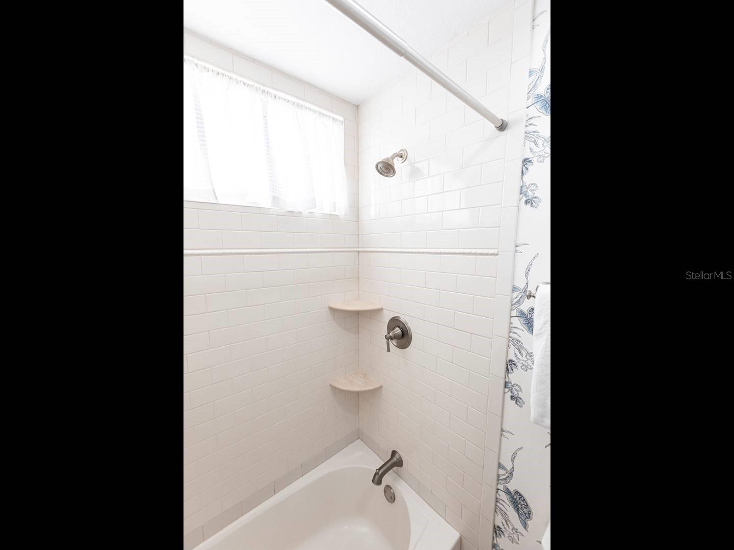 Image 6 of 21 For 6023 Peppertree Way 235