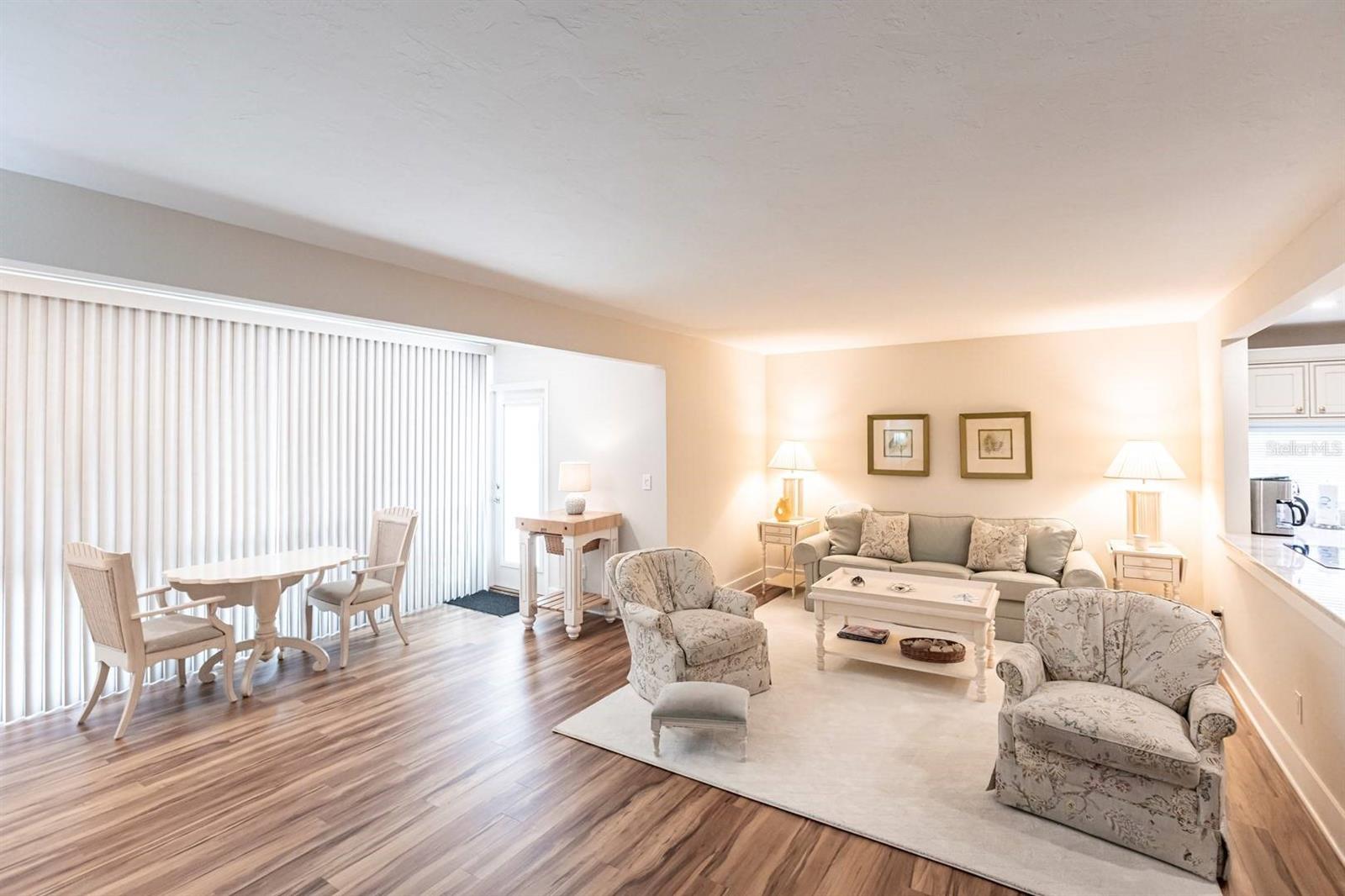 Image 8 of 21 For 6023 Peppertree Way 235