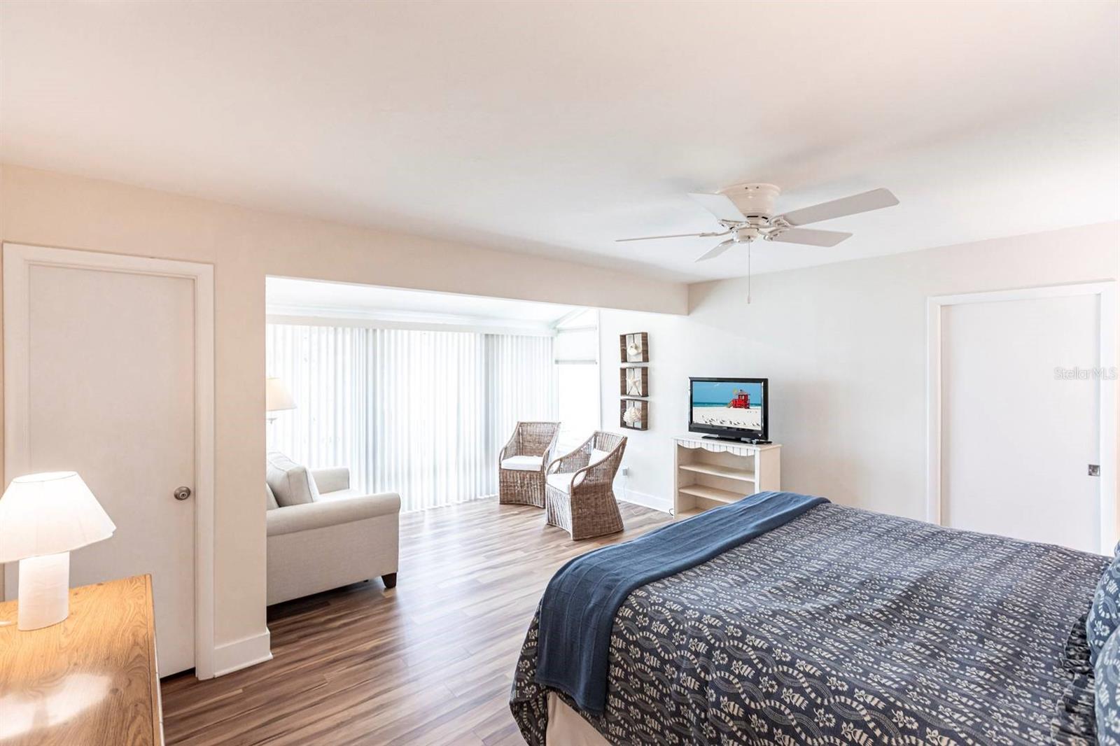 Image 9 of 21 For 6023 Peppertree Way 235
