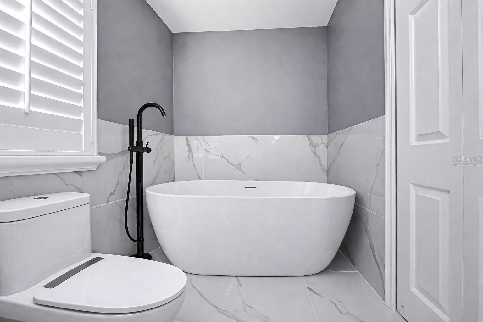 Image 21 of 56 For 18109 Canal Pointe Street