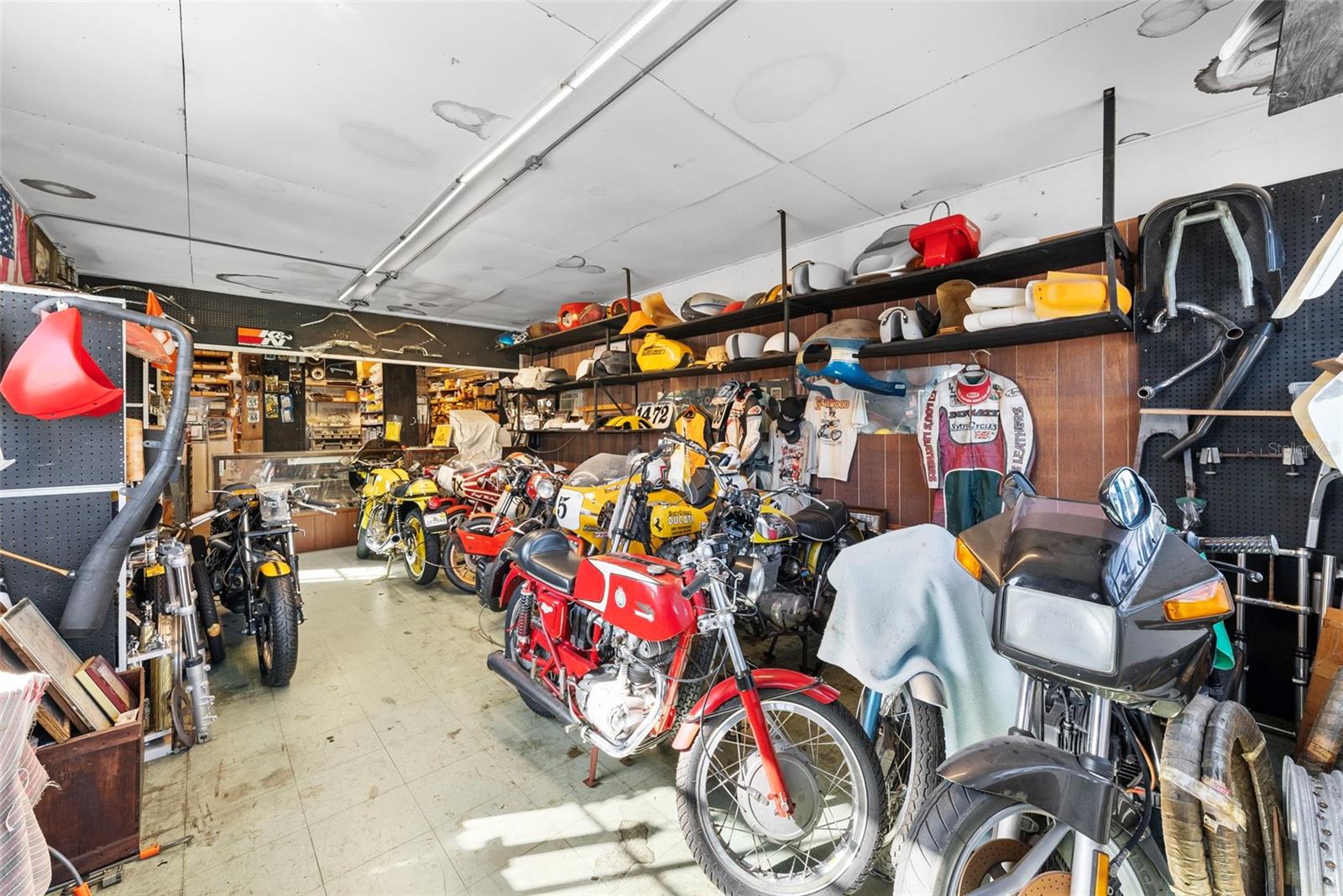 Image 10 of 36 For 6600 Haines Road N