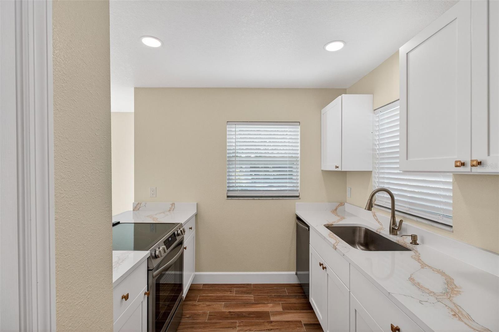 Image 10 of 33 For 3117 La Salle Street