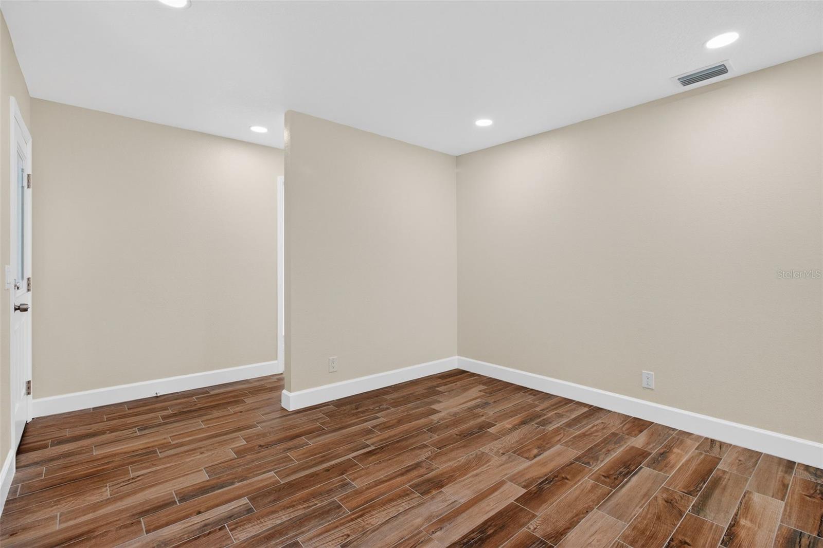 Image 13 of 33 For 3117 La Salle Street