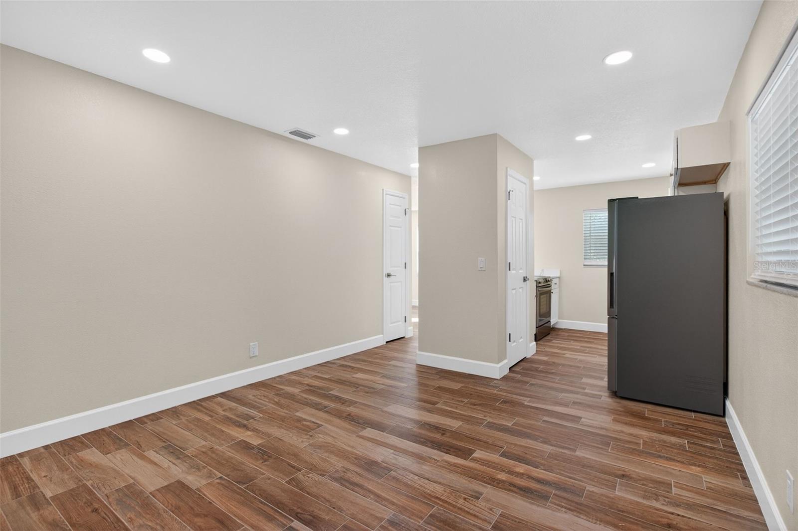 Image 14 of 33 For 3117 La Salle Street