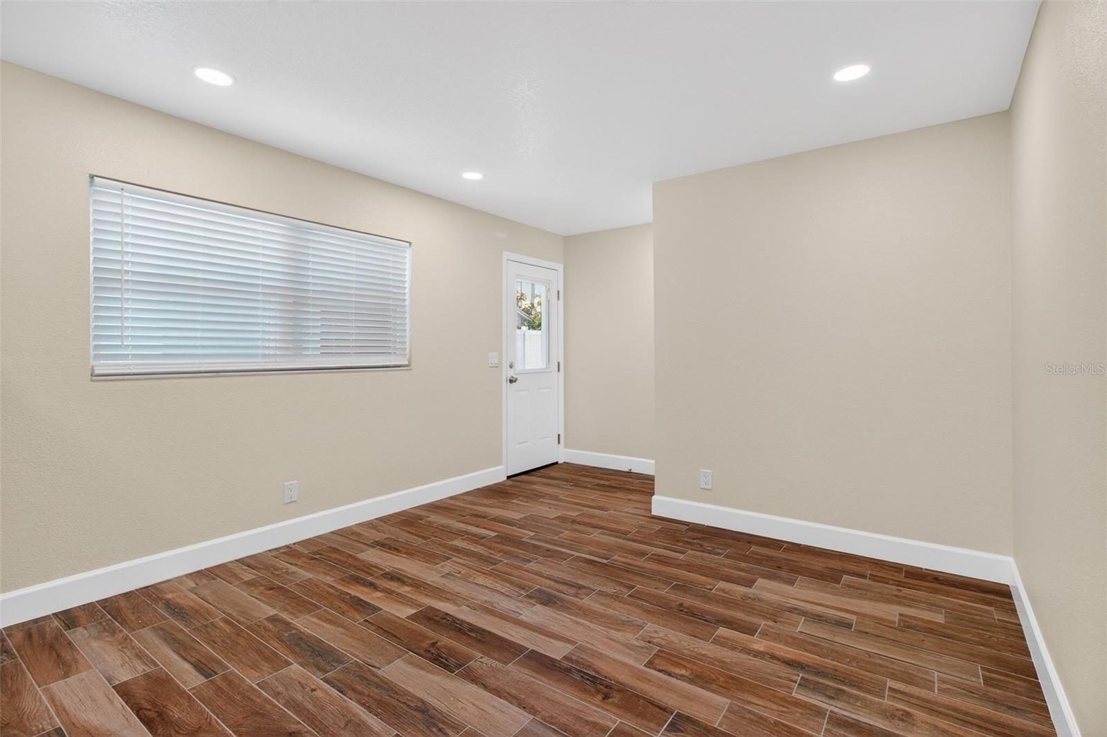 Image 16 of 33 For 3117 La Salle Street