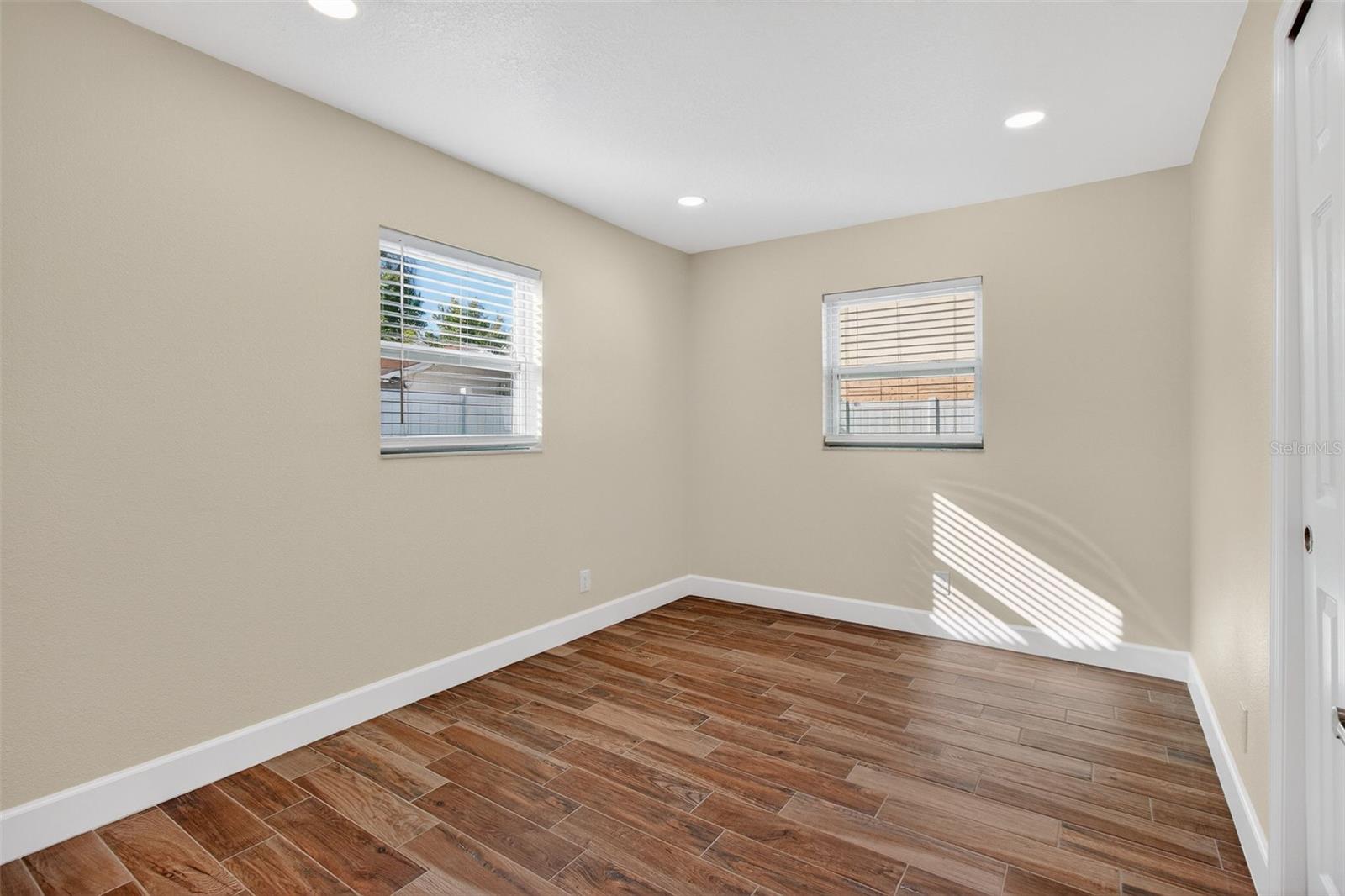 Image 17 of 33 For 3117 La Salle Street