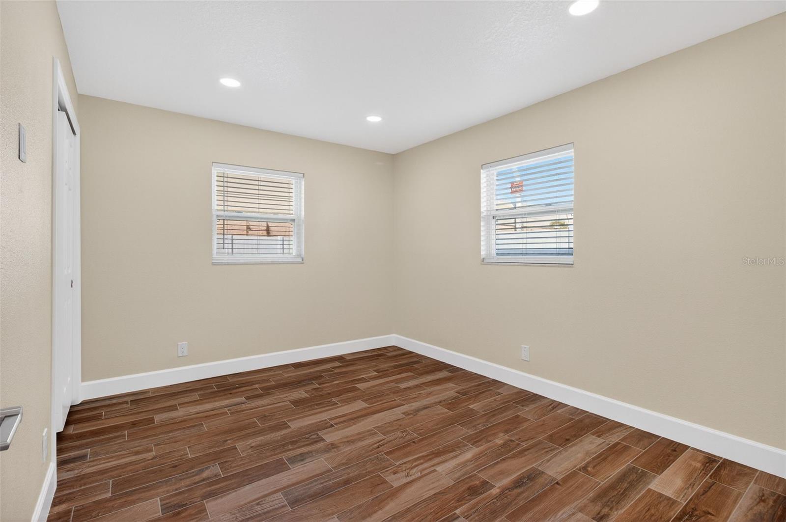 Image 20 of 33 For 3117 La Salle Street