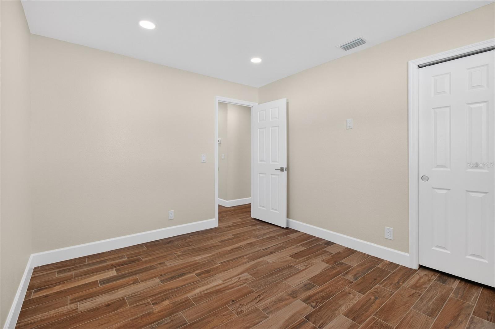 Image 21 of 33 For 3117 La Salle Street