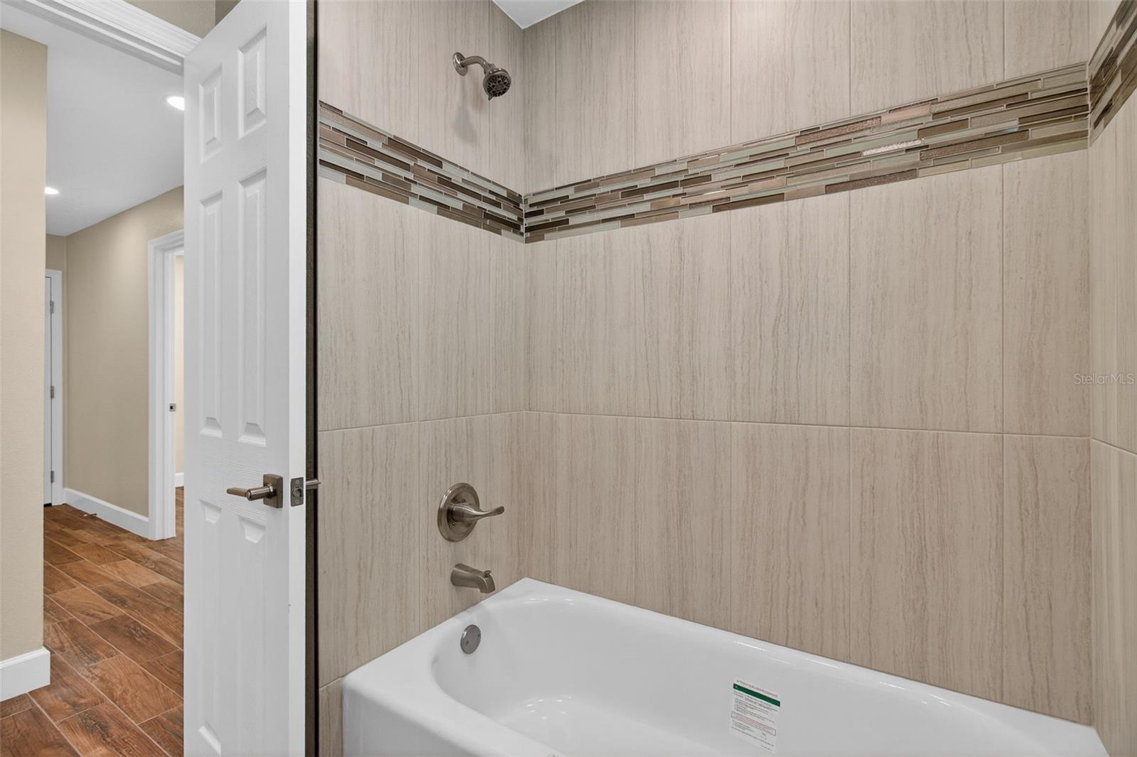 Image 23 of 33 For 3117 La Salle Street