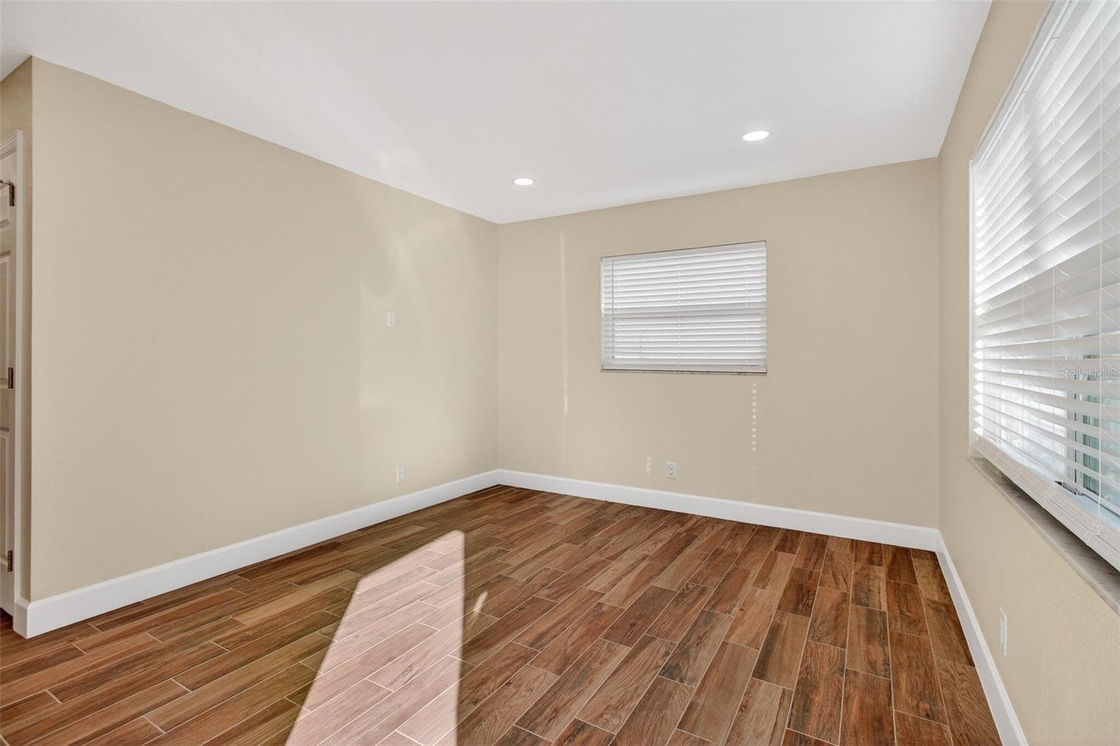 Image 6 of 33 For 3117 La Salle Street